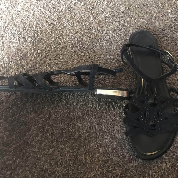 Sandles - Picture 4 of 4